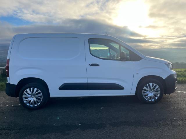 2019 Peugeot Partner 1000 1.5 BlueHDi 100 Professional Van