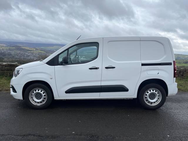 2020 Vauxhall Combo 2300 1.5 Turbo D 100ps H1 Sportive Van